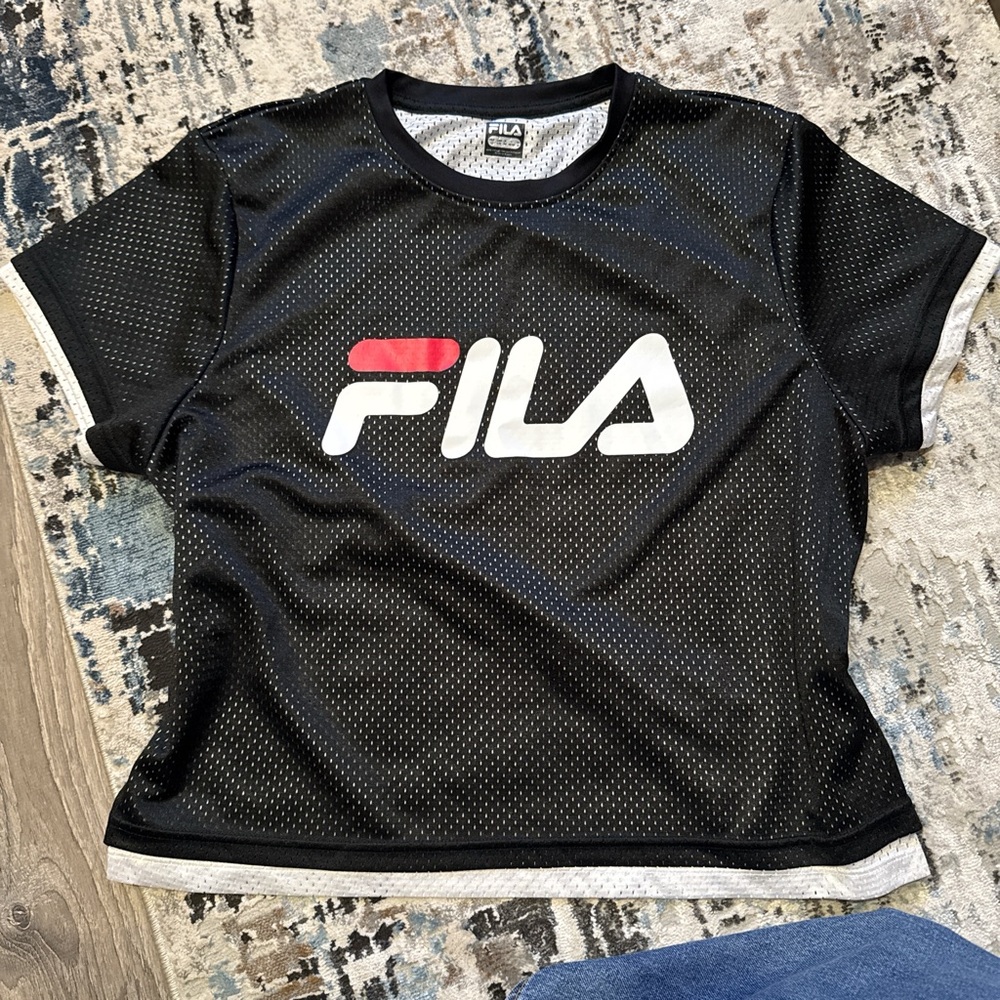 🔥 Women’s L Fila Mesh Tee 🔥